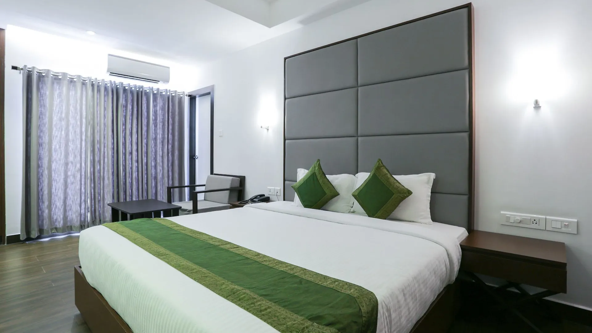 Hotel Crown Suites Kochi